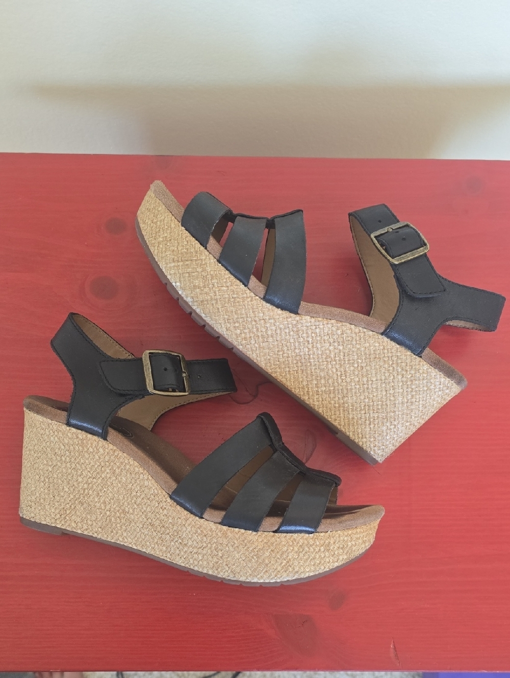 Clarks Ledella Trail & Caslynn Harp Black Strappy Sandals with Buckle - Picture 13 of 15